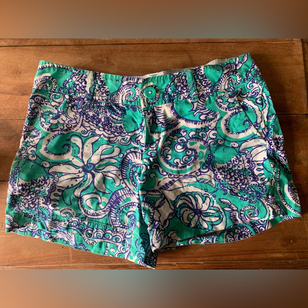 Lilly Pulitzer patterned shorts, size 6